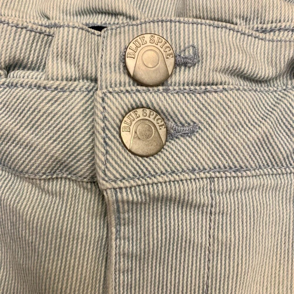 Blue Spice High Waisted blue jean shorts, with tie front belt. Size 9 Ju… - Picture 3 of 5